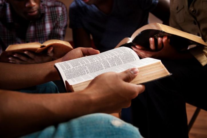 Policía de Nigeria rescata 77 personas retenidas en iglesia evangélica