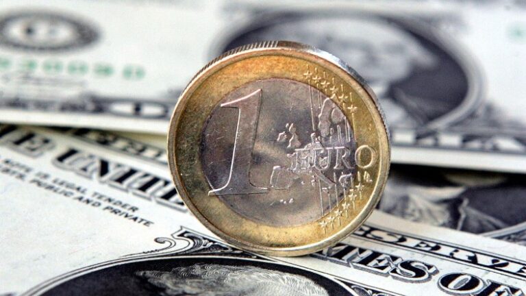 El Euro cae a mínimo de veinte años frente al dólar por el gas