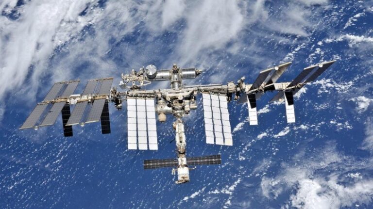 EEUU reanuda los vuelos a la Estación Espacial Internacional con Rusia