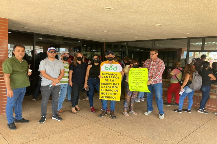 No se rinden: Ahorristas estafados del BOD Boí Bank y Orinoco Allbank protestaron nuevamente en Punto Fijo