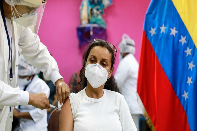 Sociedad Venezolana de Infectología recomienda colocar la cuarta dosis contra la COVID-19