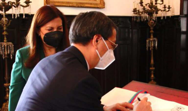 Embajador de China se reúne con alcaldesa de Caracas