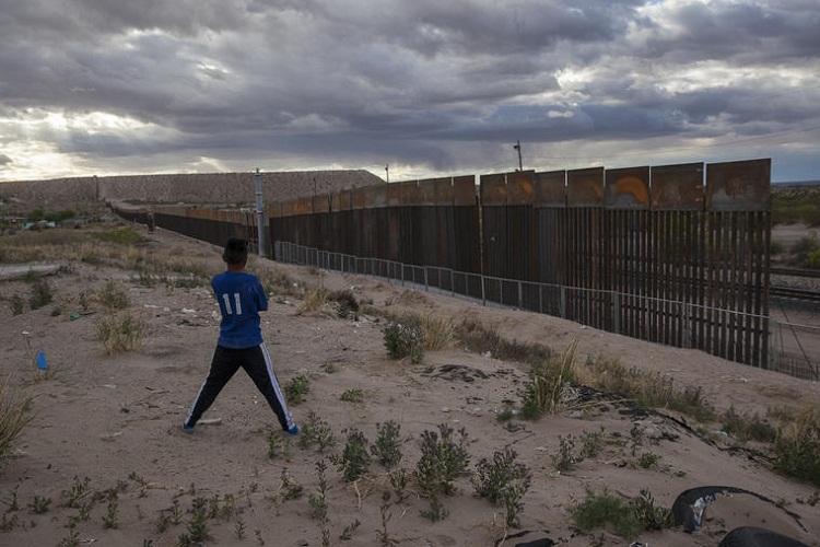 Condados de Texas declaran estado de “invasión” ante cifras récord de migrantes ilegales