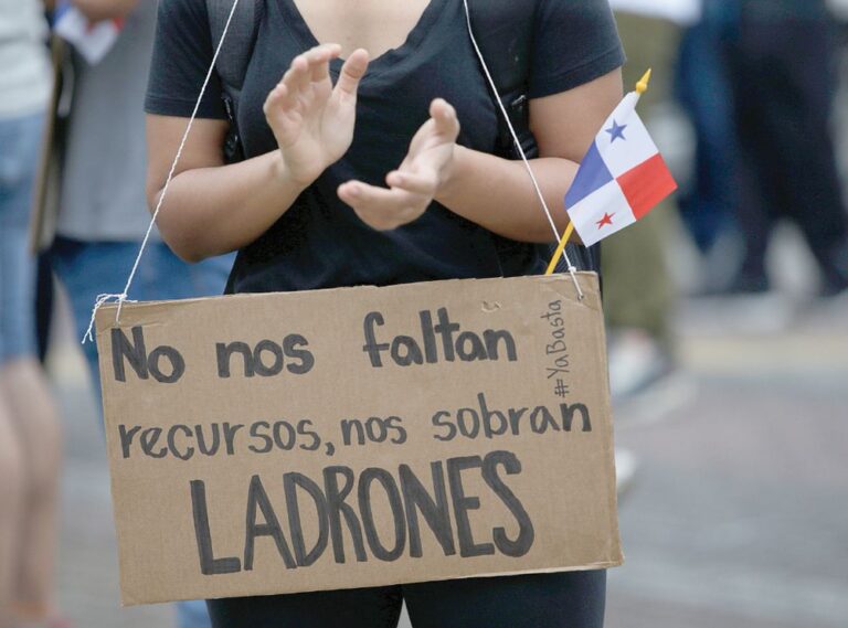 Intentos de saqueos y crisis se prolongan en Panamá