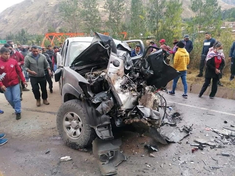 Perú: cuatro religiosos muertos y 15 turistas heridos en accidente de tránsito