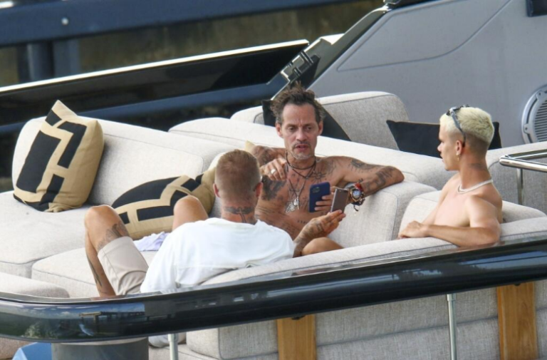 Marc Anthony aparece «extremadamente delgado» en un paseo en yate con David Beckham