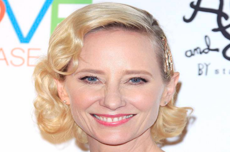 Anne Heche no sobrevivirá al accidente de tránsito que sufrió, asegura la familia de la actriz 