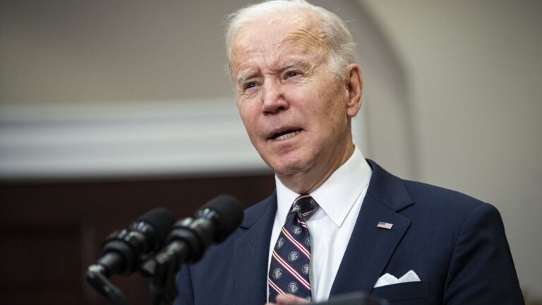 Biden «preocupado» por maniobras de China pero no cree «que vayan a más»
