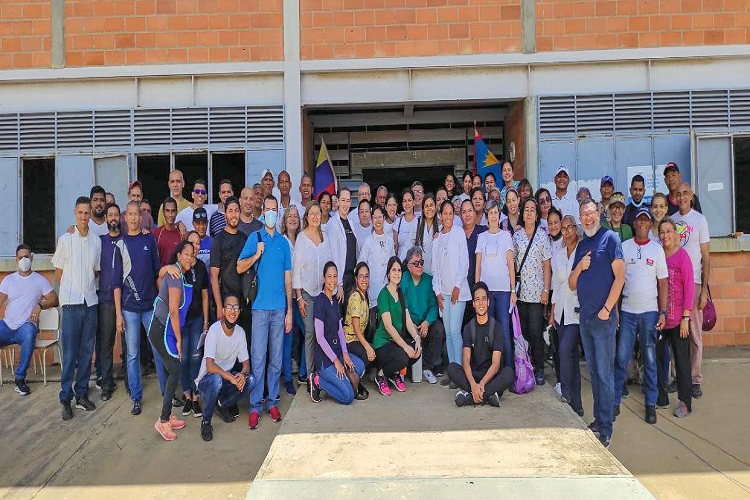 Ciudad de las Águilas tiende su mano y brinda atención médico social a los trabajadores del terminal de Coro 