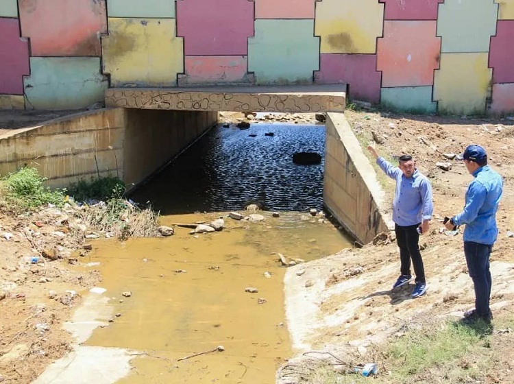 Alcalde Henry Hernández inicia plan de saneamiento en quebradas del oeste de Coro