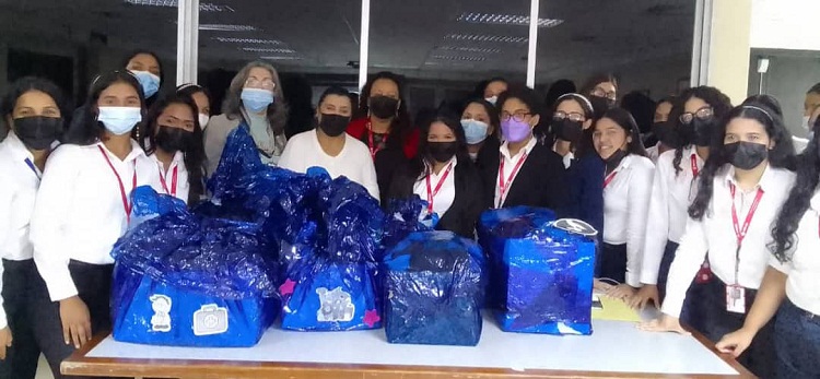 Aprendices de Pdvsa entregan donativos a hospitales en Paraguaná