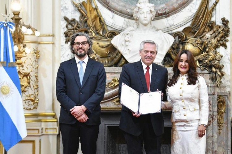 Stella Lugo es reconocida por el Gobierno de Argentina como embajadora de ese país