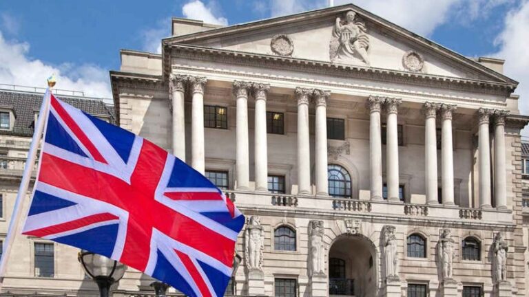 El Banco de Inglaterra sube sus tasas de interés 50 puntos y prevé una recesión