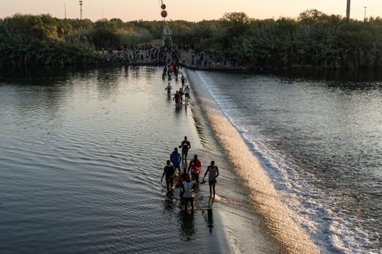 Ocho migrantes se ahogan en Río Grande al intentar llegar a Estados Unidos