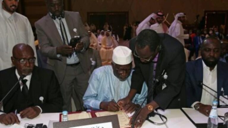 Junta militar de Chad firma acuerdo para iniciar negociaciones de paz