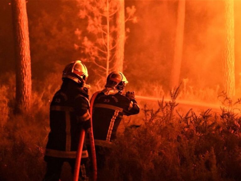 Extrema vigilancia en Francia por incendios forestales ante pico de calor