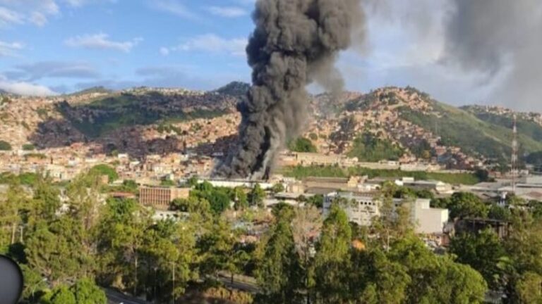 Gobierno asegura que incendio de Antímano fue provocado