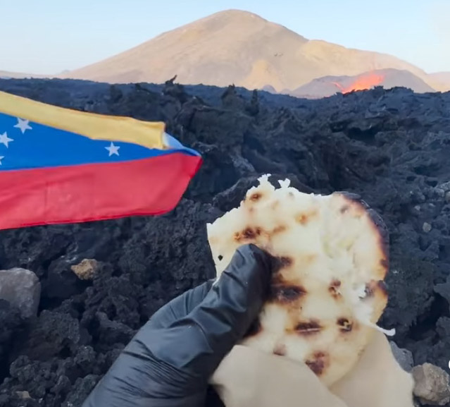 ¡Deliciosas! Venezolano hace arepas en volcán de Islandia