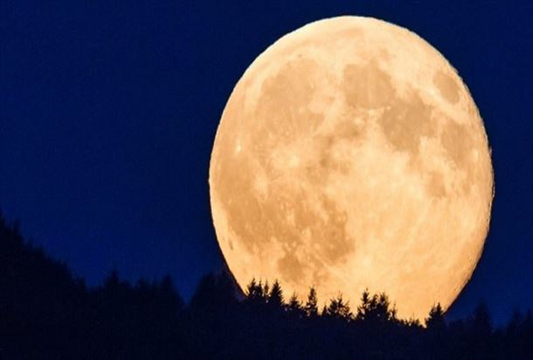 Luna de Esturión, última superluna del año