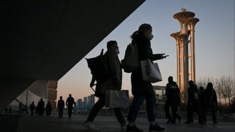 Shanghái reduce la iluminación en su famosa avenida para ahorrar energía
