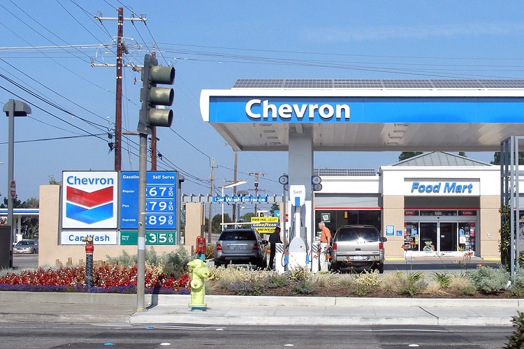 Chevron aún espera licencia para reanudar operaciones en Venezuela