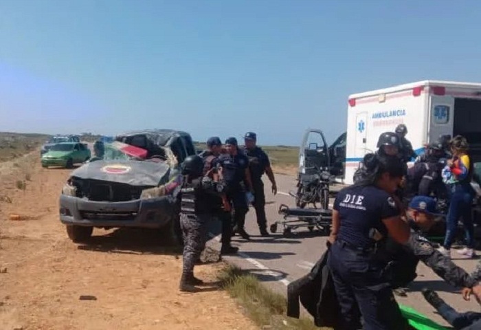 Vuelco de patrulla de la DIE en Bocaina deja 10 policías lesionados