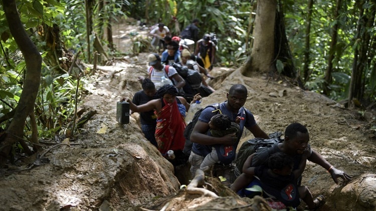 Panameños fueron detenidos por violar y robar a 40 migrantes venezolanos en la selva de Darién