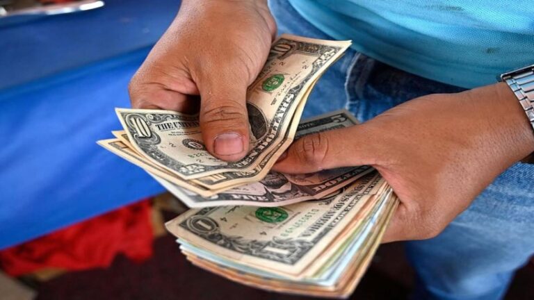 Investigación de la UCAB estima que precio del dólar se podría ubicar en 11 bolívares en diciembre