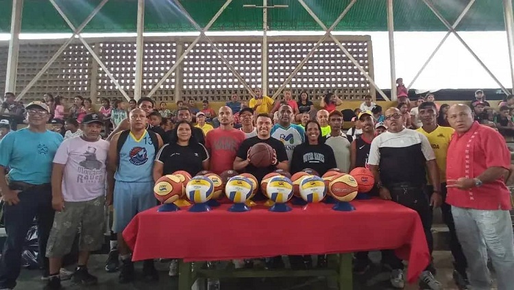 Alcaldía de Miranda activa Campeonato Vacacional de Baloncesto y reconoce a glorias deportivas