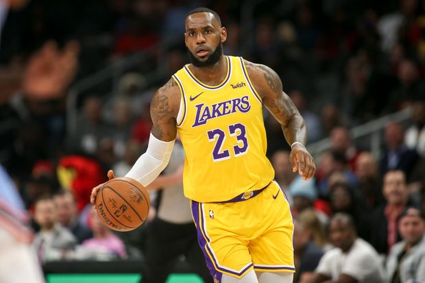  LeBron James firma extensión de 2 años con Lakers