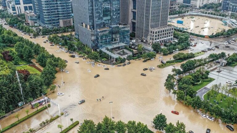 Inundaciones en China y Nueva Zelanda dejan decenas de muertos y cientos de evacuados