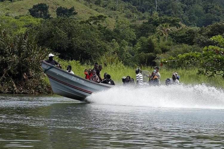 20 lanchas colombianas con migrantes ilegales fueron descomisadas en Panamá