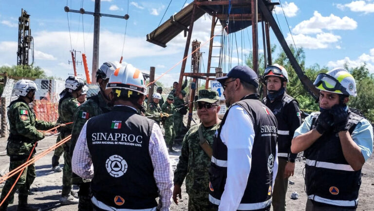 Mineros en riesgo de ser rescatados por crecida de agua en México