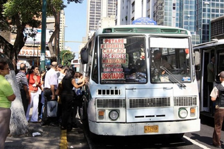 Caracas: Transportistas esperan llevar el pasaje urbano a 1 dólar