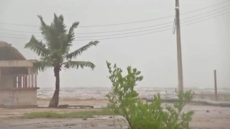 Ian toca tierra en Cuba como huracán de categoría 3