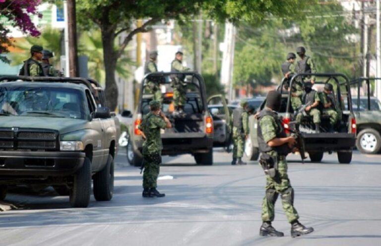 AMLO insiste en consulta sobre presencia de militares en las calles de México