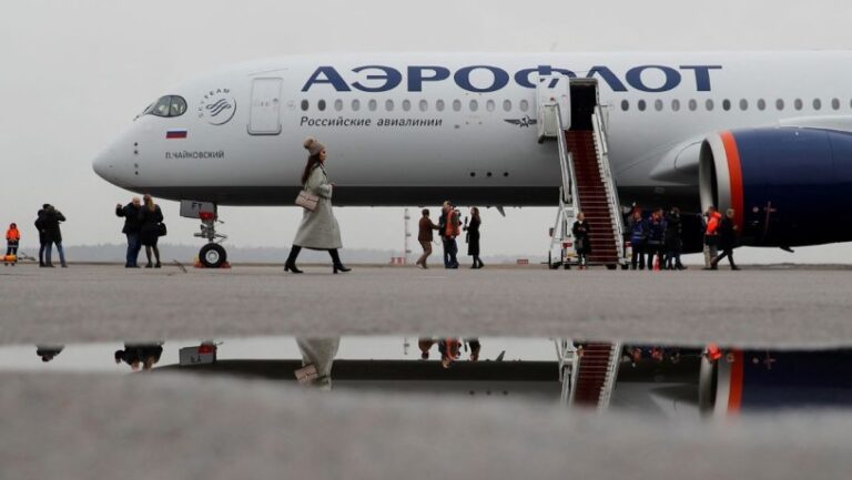 Se dispara la compra de boletos de avión para salir de Rusia, tras anuncio de movilización de Putin