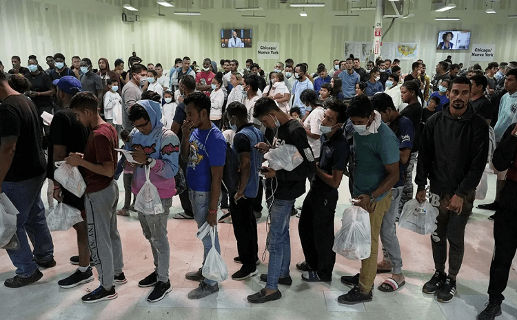 Alcalde de Nueva York declara emergencia por la llegada de miles de inmigrantes