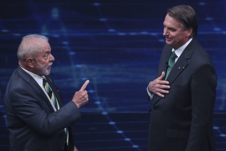 Lula y Bolsonaro intercambiaron acusaciones en un tenso debate