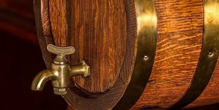 Catadores prueban cerveza de hace 140 años tras hallar botella en Alemania